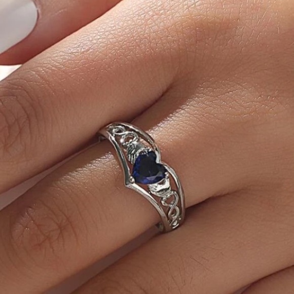 Silver Tone Heart Gemstone Decor Fashionable Ring in Size 8 - Picture 6 of 7